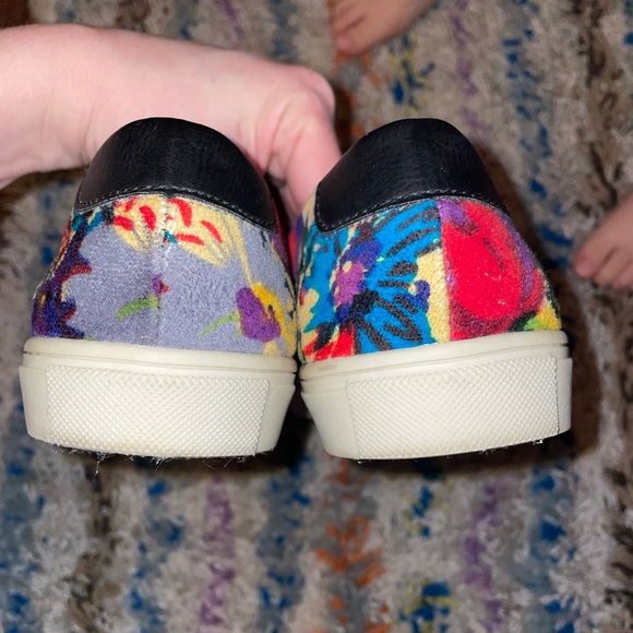 Steve Madden Floral Slip On Shoes - Picture 3 of 4
